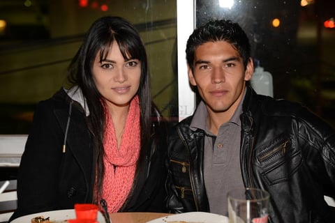 En pareja disfrutando un rato juntos.