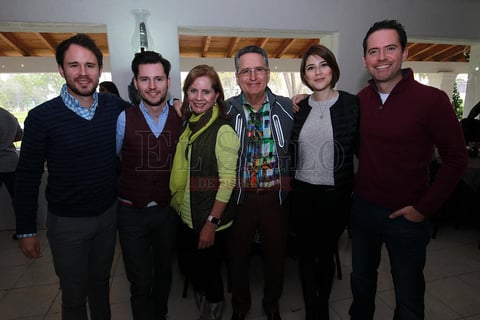 Héctor Ovaye, Alejandra Mendivil y familia.