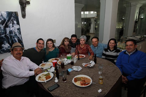 José María González Favela, Sra. Estela Jáquez y Sra. Ana Isabel Jáquez y sobrinos.