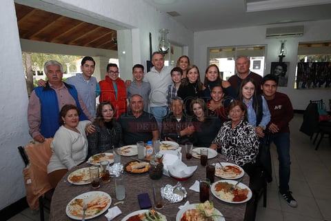 Antonio Favela y familia Villarreal.