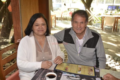 Bety Esquivel y José Rueda.