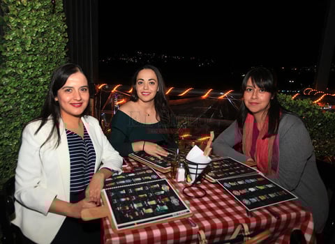 Diana, Yoselin y Alma.