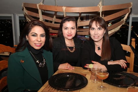 Arlina Adame, Lilí Galindo y Sonia Flores.