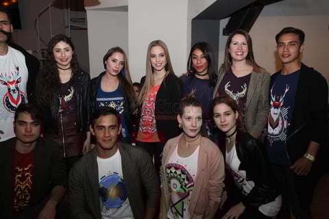 Se realizó una pasarela  con la marca de playeras Machuastik.