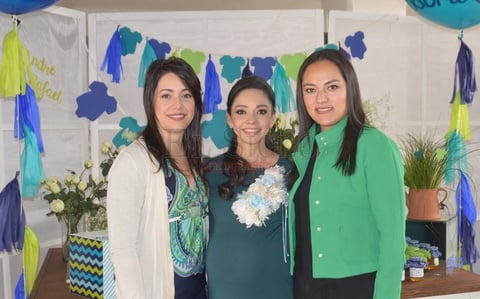 Paulina Porras y Maki Vela acompañaron a la futura mamá.