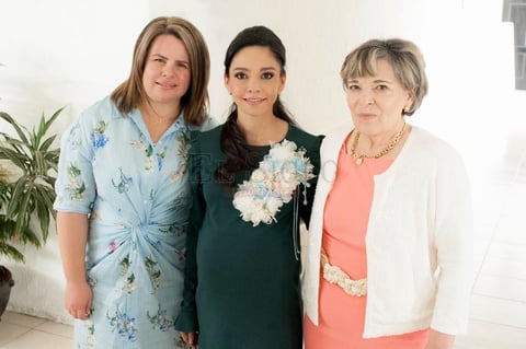 Las anfitrionas del evento, su cuñada Laura Adriana Carrasco Pereda y su mamá, Graciela Gaucín de Navarro.