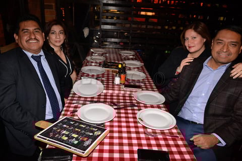 Brenda y Hugo Pérez, Tania de Dorante yRodrigo Dorante.