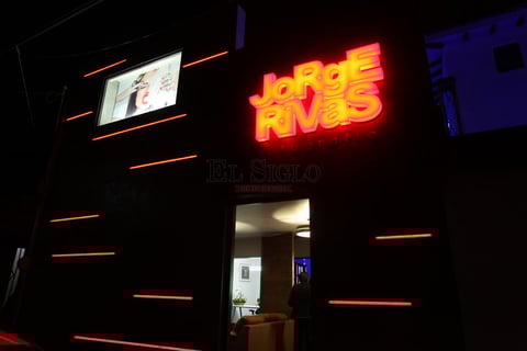 Jorge Rivas inaugura su estudio