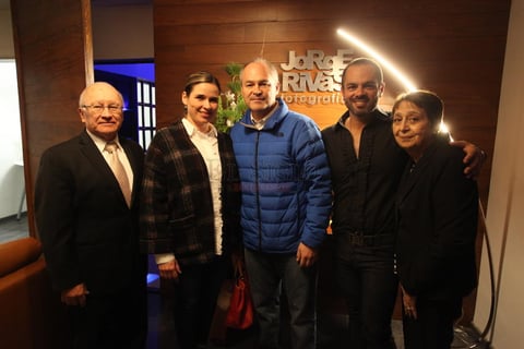 Jorge contó con el apoyo de su famil, sus papás, Homero Rivas Martínez y Ma. Paz Pizarro de Rivas, su cuñada Gabriela Rocha de Rivas y su hermano, René Rivas.