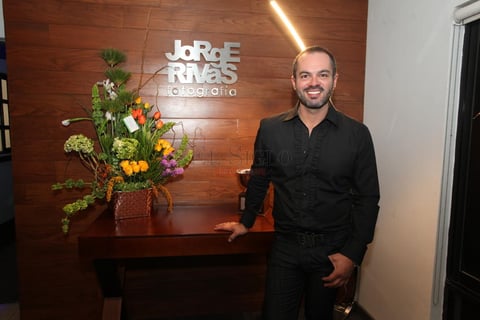 El duranguense Jorge Rivas ha publicado su trabajo en países como: Malasia, Francia, Alemania, España y desde luego México.