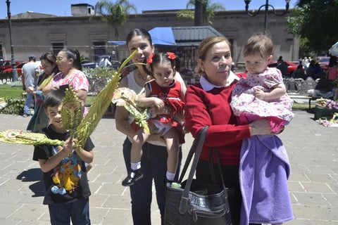 Claudia, Karina Alcázar, Genoveva Pizaña, Alex y Hannia y Ashley.