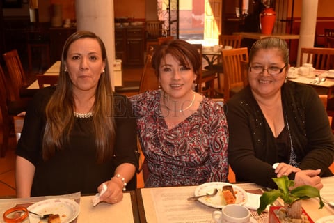 Martha Salazar, Lety Salazar y Lorena Luz.