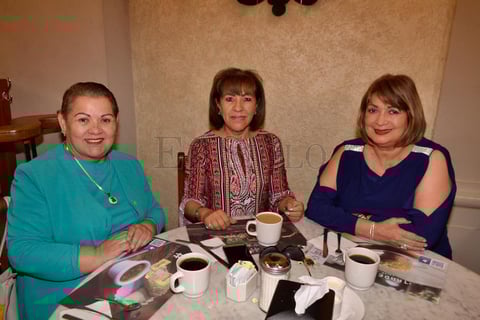 Lilia Carranza, Olga de Sarzoza y Araceli Carranza.