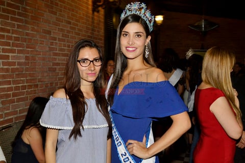 Adriana Sánchez y Elena Bechelani.