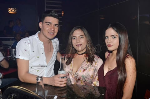 Juan Flores, Mayra Chaidez y Rebeca Solís.