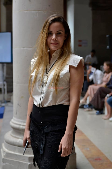 CELESTIAL. 
Coni Piña presentó una parte de su colección Road 2017. Fueron ocho piezas de Road  y tres piezas de su nueva colección que todavía no se presenta de manera oficial.
Road son los recuerdos,  ensoñación, sentimientos incrustados en el corazón. Está inspirada en esos momentos que siempre se quieren recordar y que a pesar del paso del tiempo son únicos y especiales.