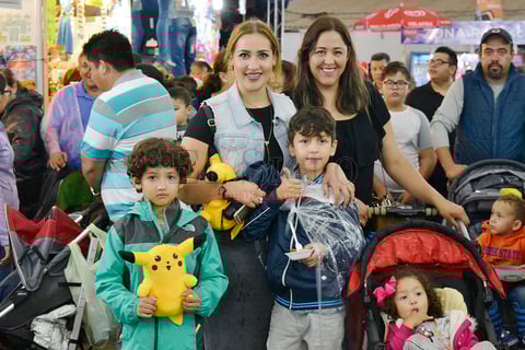 Diego, Leo, Rocío, Nancy y Renata.