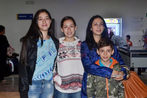 Nahomi y Ana Balderas, Zaira y Jesús Delgado.