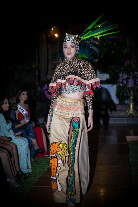 Desfile de Lalo Estrada en Mexicana Universal