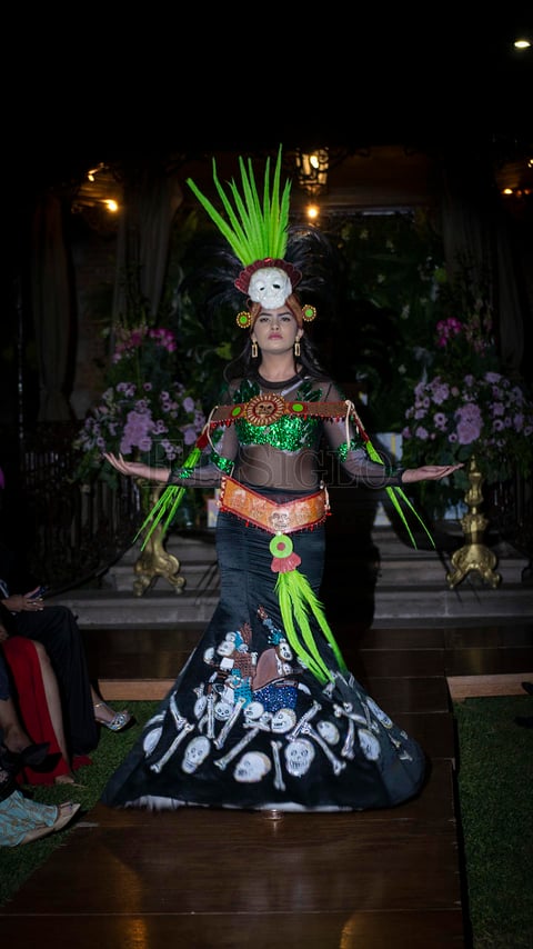 Desfile de Lalo Estrada en Mexicana Universal