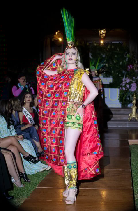 Desfile de Lalo Estrada en Mexicana Universal