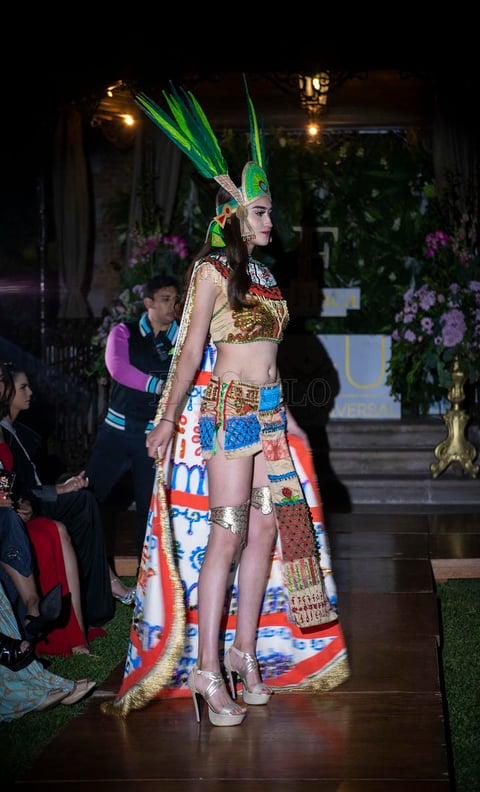 Desfile de Lalo Estrada en Mexicana Universal