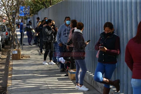 'Interminables' filas para pruebas Covid en Durango