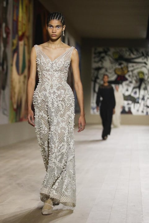 Dior presenta diseños futuristas en París