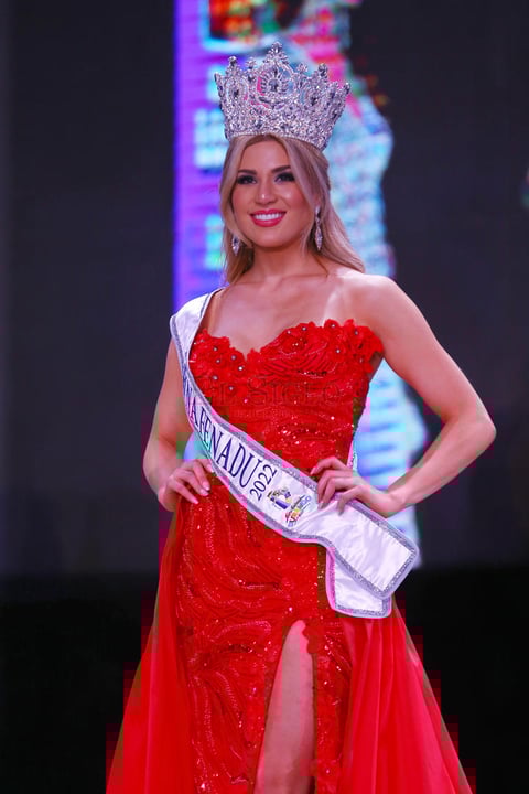 Michelle Zaldivar es la Reina de la FENADU 2022