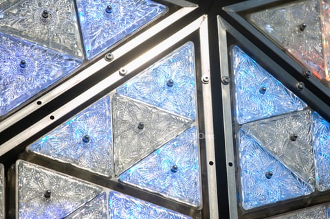 Times Square se prepara para las festividades de Fin de Año con la bola de cristal para 2023.