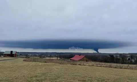 Impactantes imágenes de la nube química que cubre Ohio