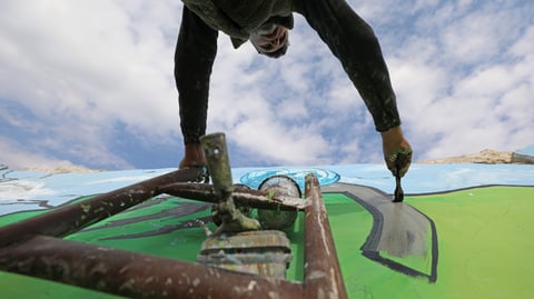 Las pinturas pretenden llamar la atención sobre el sufrimiento de las personas desplazadas en la región y el fracaso de la comunidad internacional para enviar más ayuda, según los artistas.