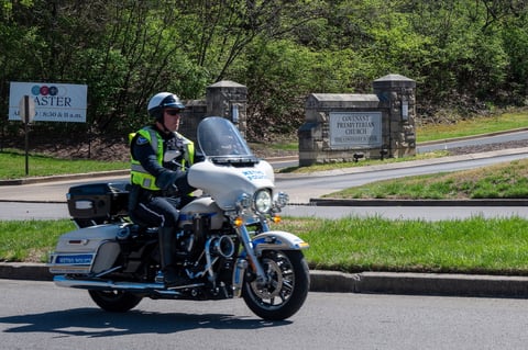 Al menos tres niños y tres adultos murieron este lunes en un tiroteo en un colegio privado cristiano en Nashville (EUA), informó el hospital Vanderbilt University Medical Center, según medios de comunicación locales.