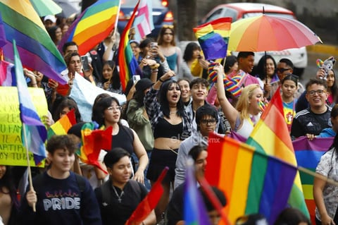 El domingo se llevó a cabo la marcha del orgullo LGBTIQ+ por las calles principales de la ciudad de Durango.