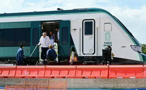 El pasado sábado, el presidente Andrés Manuel López Obrador presentó el primer vagón del Tren Maya en llegar a Cancún, Quintana Roo. Junto a la gobernadora Mara Lezama, difundieron las primeras imágenes del convoy que pertenecería a la línea 'Xiinbal'.