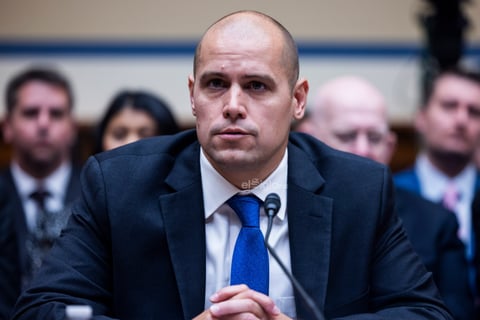 Un subcomité del Congreso de Estados Unidos pidió este miércoles al Gobierno que informe de los datos que tiene sobre objetos voladores no identificados tras escuchar la declaración de exmiembros del Ejército que aseguran haberlos visto y que también dicen que las autoridades guardan pruebas de ellos.