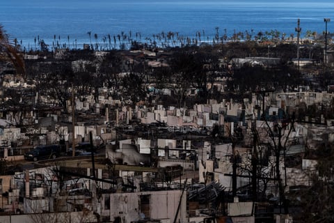 Las autoridades locales han elevado a 106 el número de personas que han fallecido en los incendios que se han registrado en la isla de Maui (Hawái), aunque hay todavía centenares de personas desaparecidas.