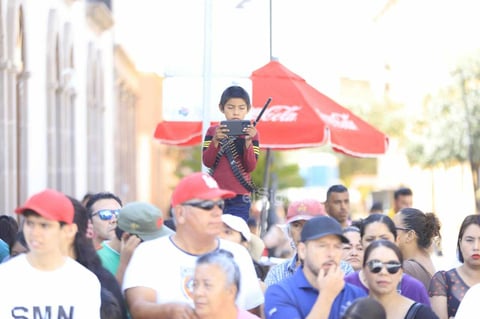 El desfile es en conmemoración del aniversario del inicio de la lucha por la Independencia de México.