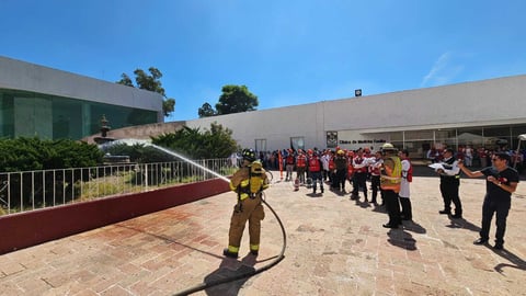 En conmemoración del Día Nacional de Protección Civil, personal y derechohabientes del ISSSTE Durango participaron en simulacro.
