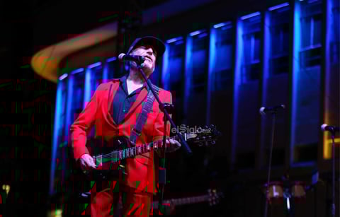 Los Terrícolas ponen a corear a todos los duranguenses en la Plaza de Armas con sus temas de éxito.