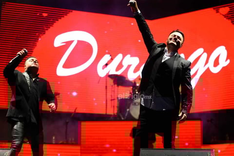 El dúo romántico Río Roma regresó a Durango e hizo latir los corazones de sus fanáticos en un concierto más de su “Rojo Tour”, ahora en la Plaza IV Centenario.