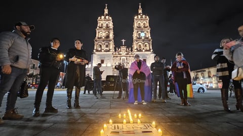 “Hoy es un día de luto, pero también es un día de revolución'. El asesinato en Aguascalientes del magistrade Jesús Ociel Baena y su pareja convocó a integrantes de la comunidad LGBTTTIQ+ a una vigilia en la Plaza de Armas.