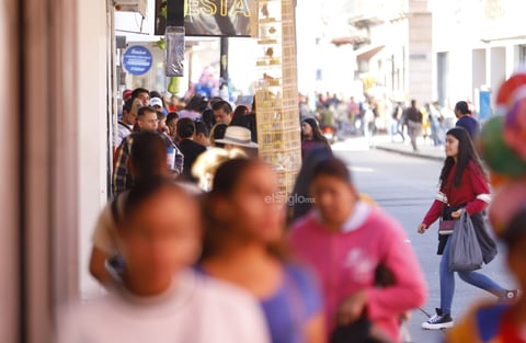 Duranguenses acuden al centro histórico a realizar compras durante el Buen Fin