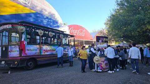 Este domingo, miles de duranguenses se unieron a la causa de llevar juguetes a los niños, a través de su participación en la Kermesse de la familia.