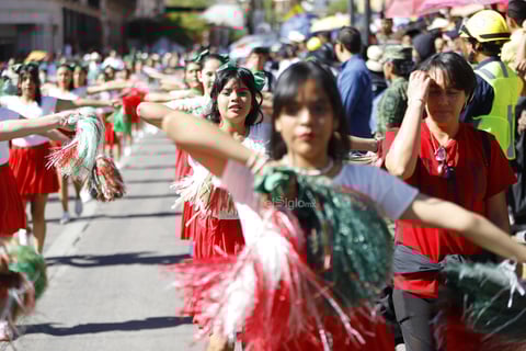 Cientos de familias, se dieron cita este lunes 20 de noviembre, para presenciar el desfile cívico deportivo, con motivo del 113 Aniversario del inicio de la Revolución Mexicana.