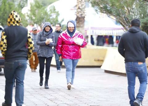 Este miércoles se reportaron bajas temperaturas en la capital duranguense, a pesar de eso, ciudadanos salieron a realizar sus actividades de manera cotidiana.