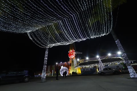 Familias Duranguenses disfrutan la Feria Navideña