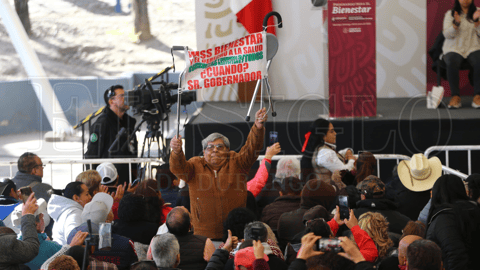 Este sábado, el presidente Andrés Manuel López Obrador visitó la capital duranguense, la primera desde el inicio de su mandato. Algunas personas aprovecharon  para manifestarse, tales como el sector salud y educativo.