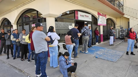 En Durango, módulos del INE presentan gran afluencia de ciudadanos por los últimos días para renovar este documento oficial.