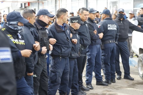 Habitantes de algunos asentamientos realizan manifestación afuera de AMD.